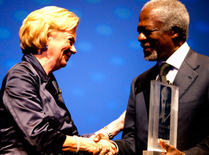 DSC04132_bear.jpg RMP 2013 7. Nov. 2013 Festakt, Theater Gütersloh(© Arne Weychardt)