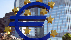 Euro_Symbo_outside_ECB(© Bobby Hidy / MPD01605 / flickr.com - CC BY-SA 2.0, https://creativecommons.org/licenses/by-sa/2.0/)
