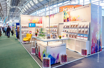 Blick auf den Messestand des Verlags Bertelsmann Stiftung auf der Buchmesse in Frankfurt am Main.