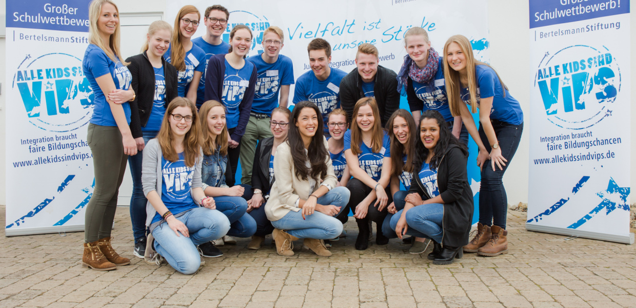 Rebecca Mir besucht Schülerinnen und Schüler des Projekts „Gesichter meiner Stadt“ in Osnabrück.