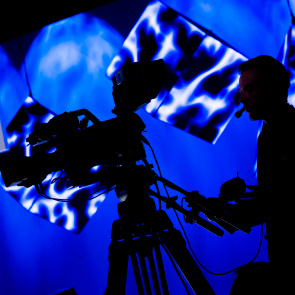 Kameramann bei der Arbeit auf dem Festakt