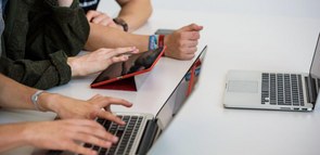 Laptop- und Tablet-Benutzer