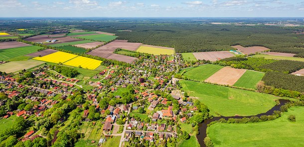 Luftbild einer ländlichen Region.